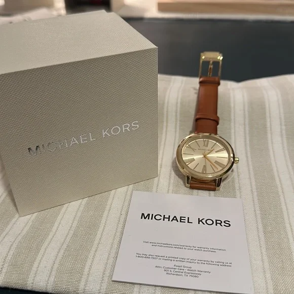 NWT MICHAEL KORS watch with leather detailing Oversized Maren Silver-Tone and Crocodile Embossed Leather  main image 3